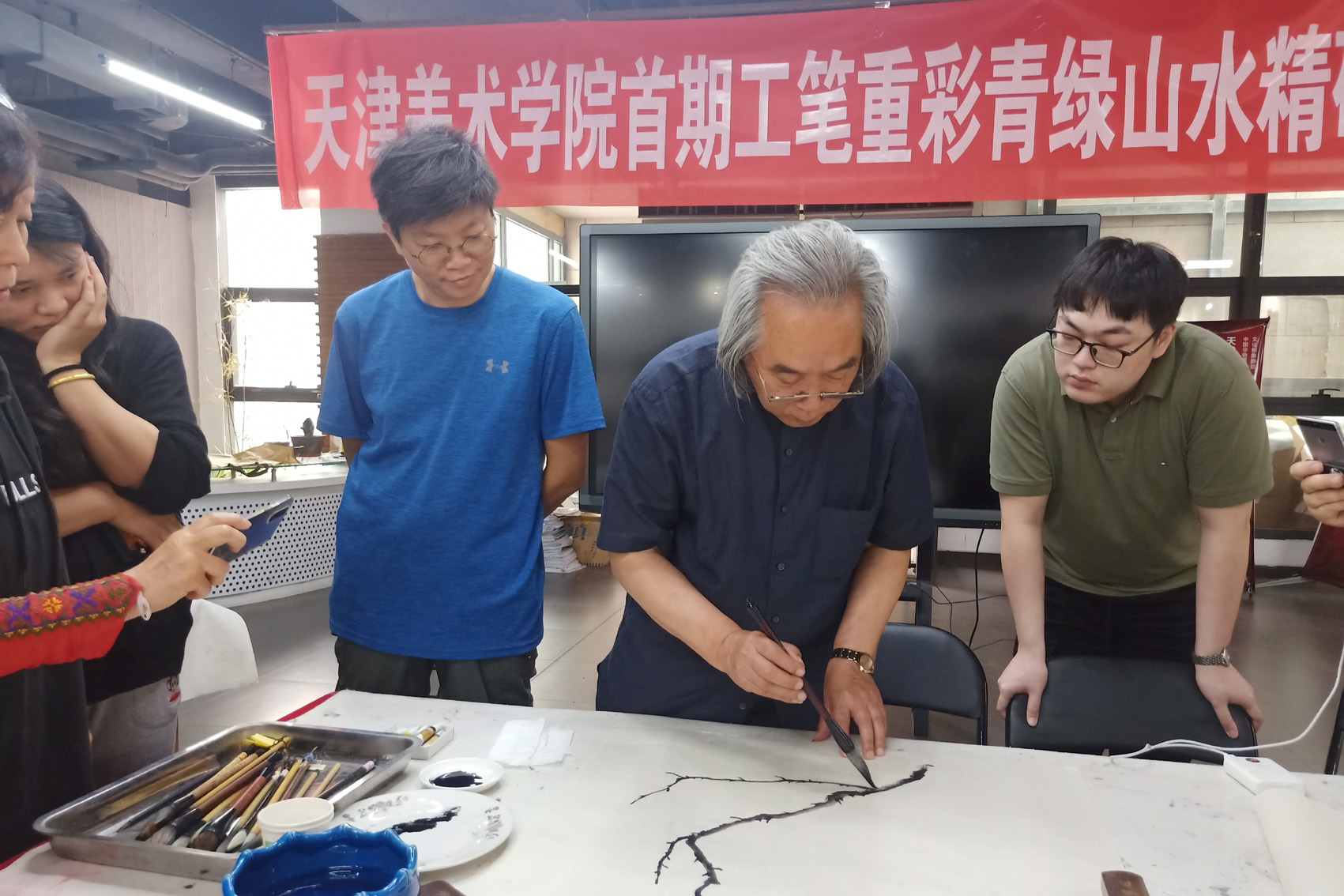 一次有益的工笔重彩青绿山水专业教学-专访天津美院李旭飞