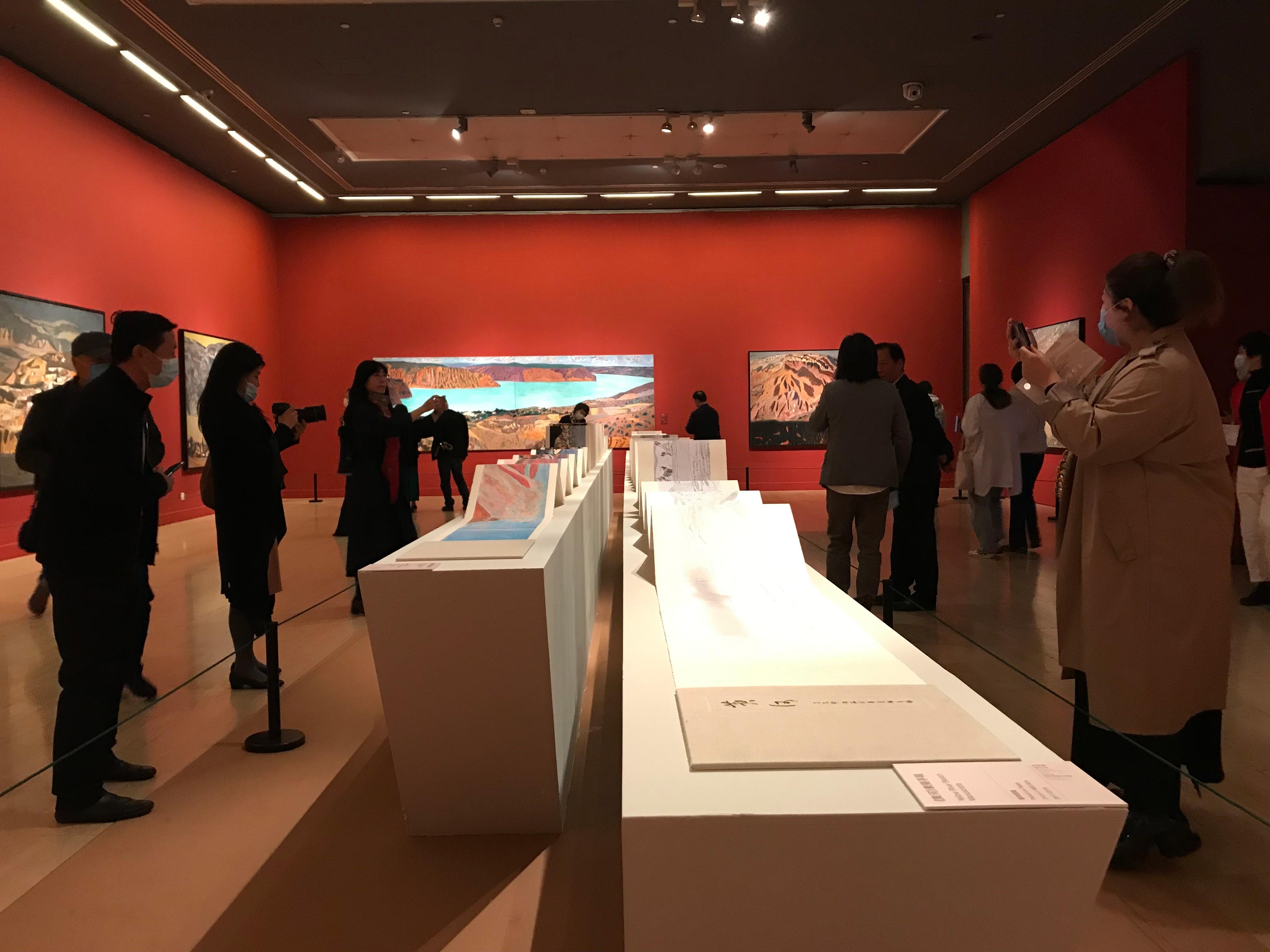 王克举向中国美术馆无偿捐赠百米史诗巨制《黄河》油画长卷